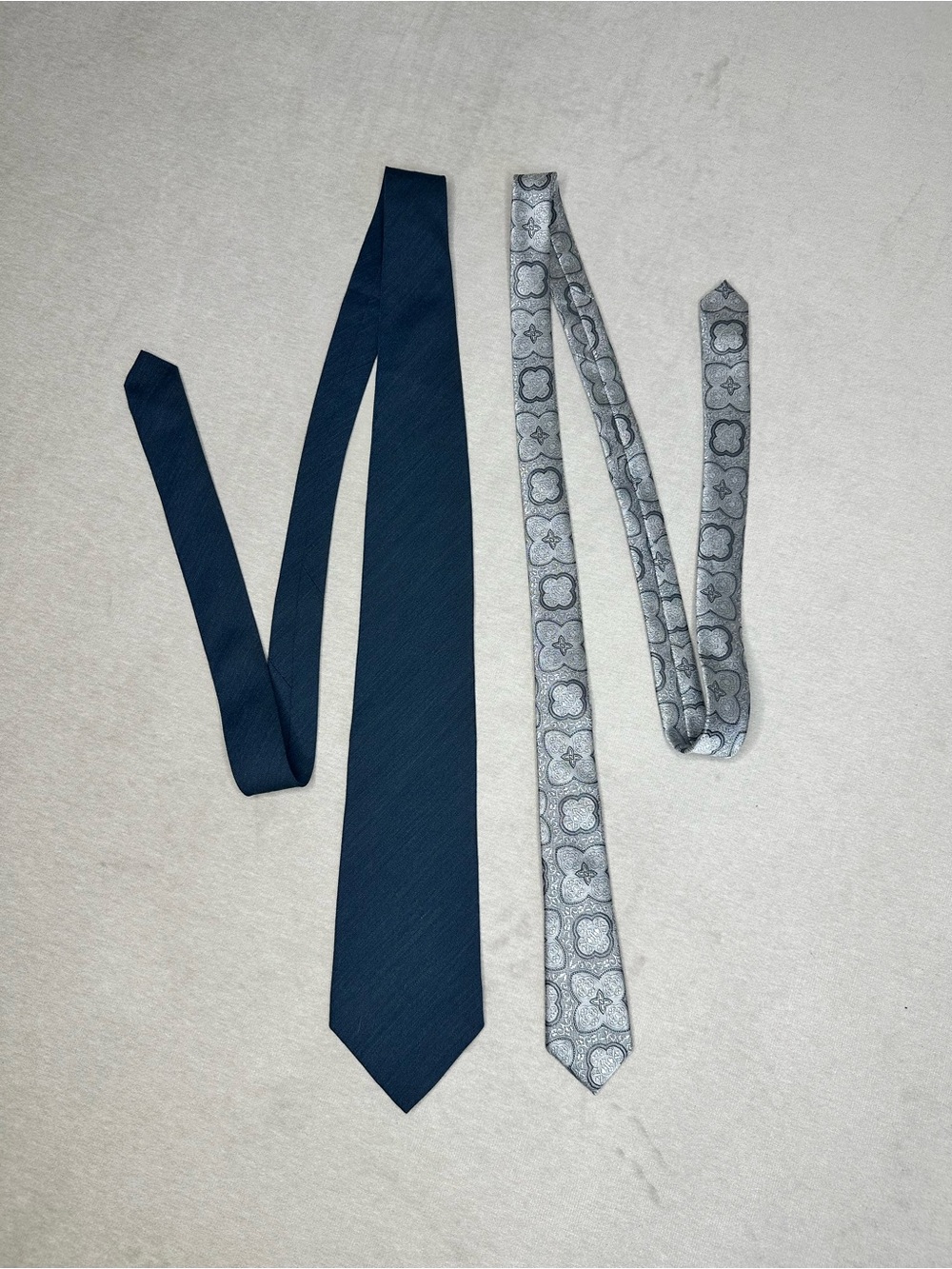 Men's Fulang Navy Tie and Topman Light Gray Silver Patterned Silk Tie